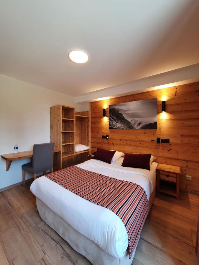 Hotel De La Croix Perrin 2*