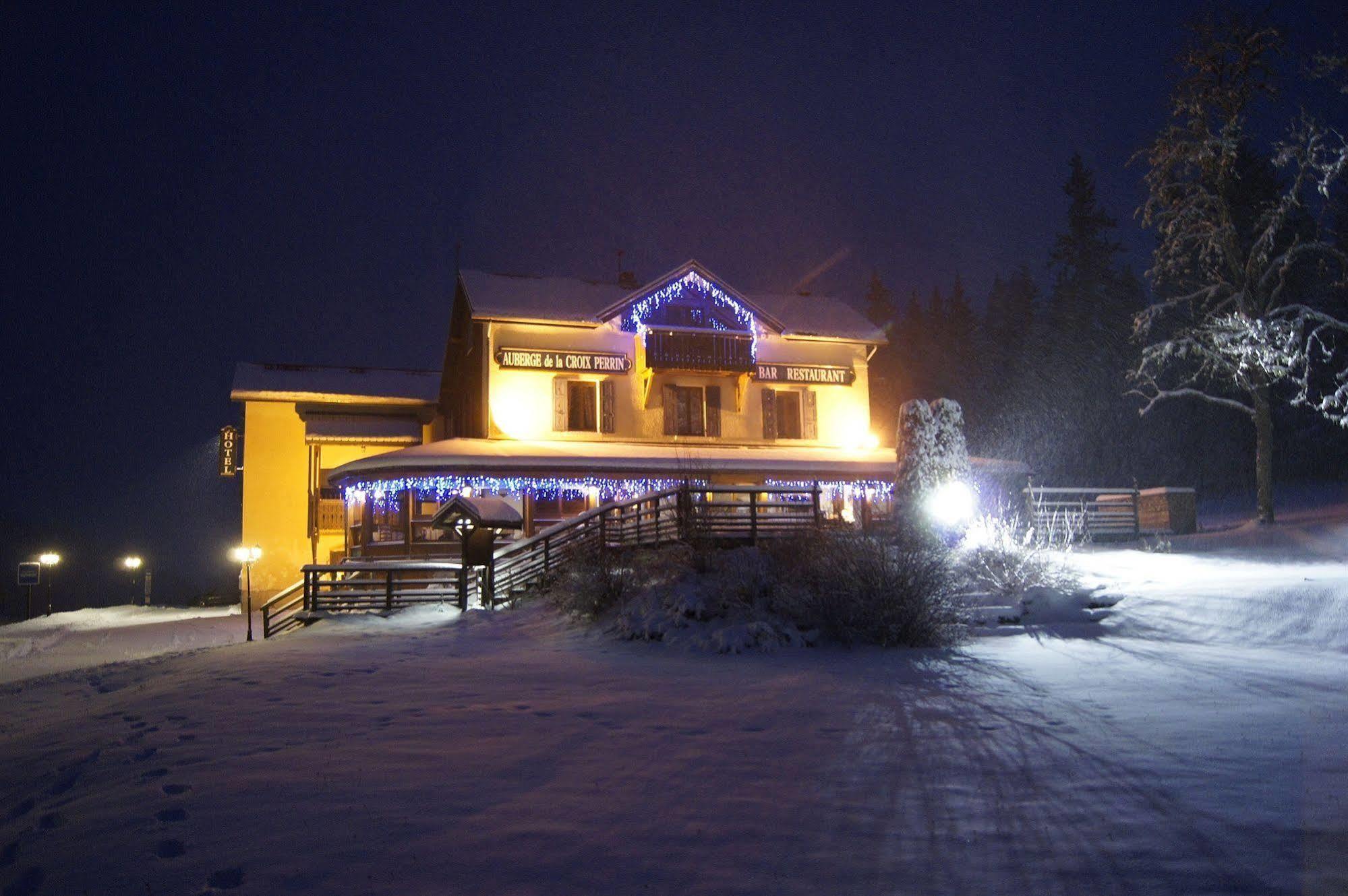 Hotel De La Croix Perrin 2*
