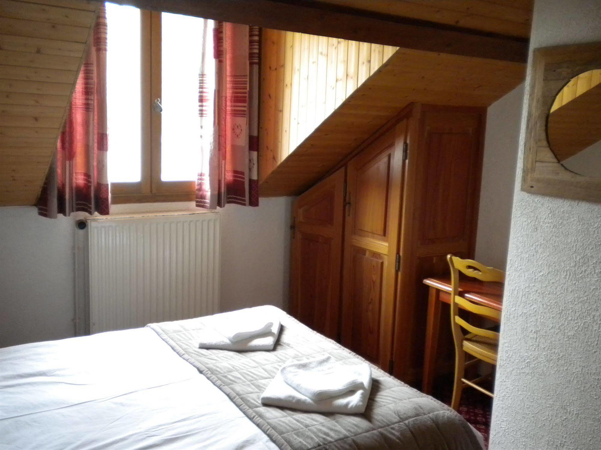 De La Croix Perrin Hotel 2*